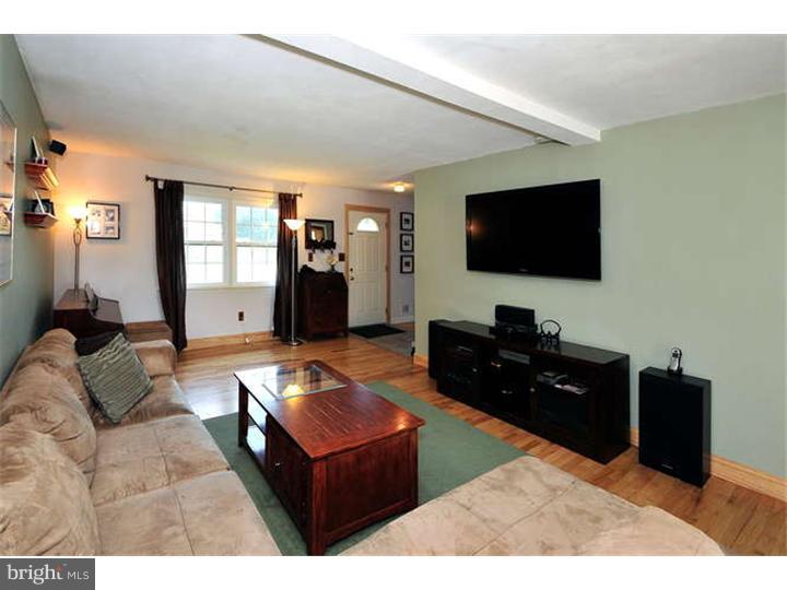 4267 Nottingham Way Hamilton, NJ 08690 - Photo 6 of 15 Living Room
