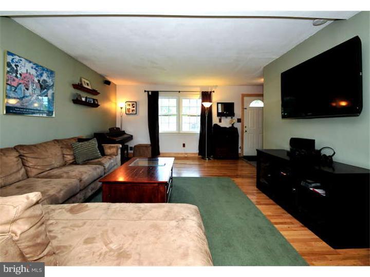 4267 Nottingham Way Hamilton, NJ 08690 - Photo 7 of 15 Living Room