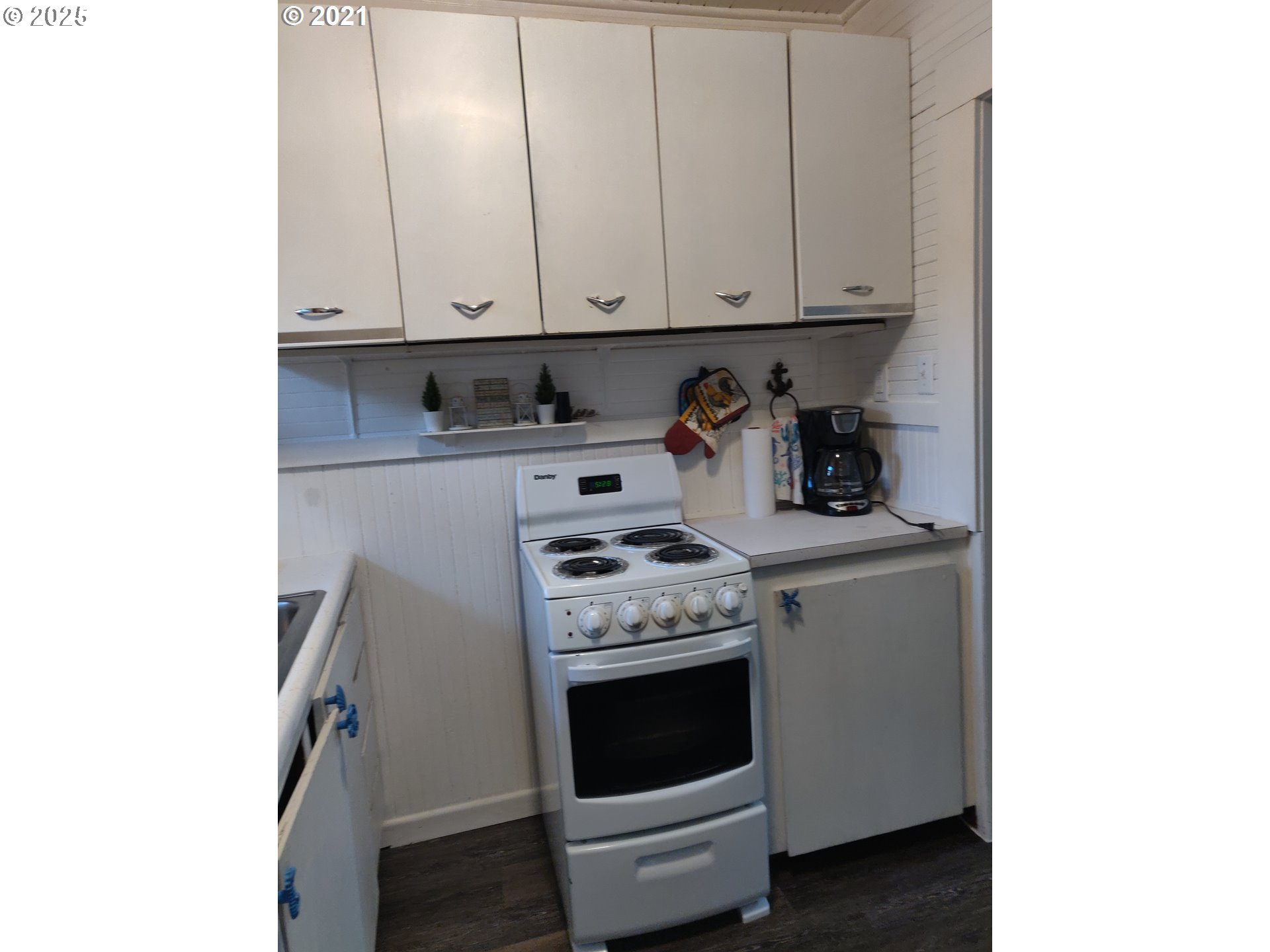 317 North Beacon Street Rockaway Beach, OR 97136 - Photo 6 of 21