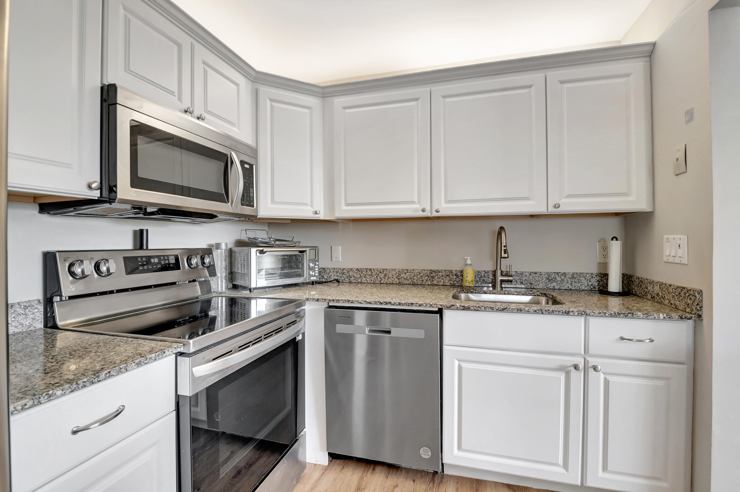 195 Monaco Way, Unit 195 Delray Beach, FL 33446 - Photo 11 of 64 DSC_2695