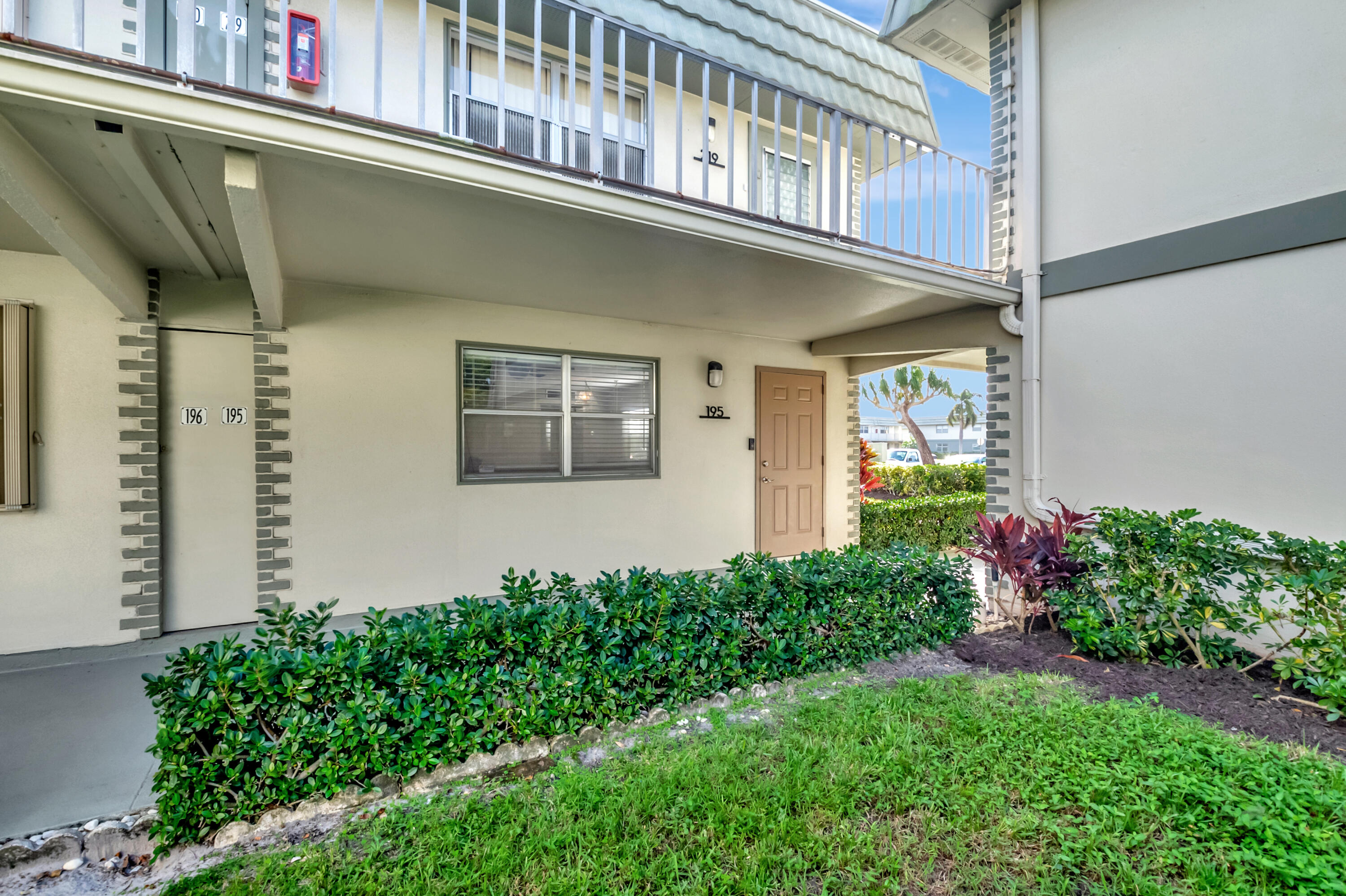 195 Monaco Way, Unit 195 Delray Beach, FL 33446 - Photo 4 of 64 DSC_2660