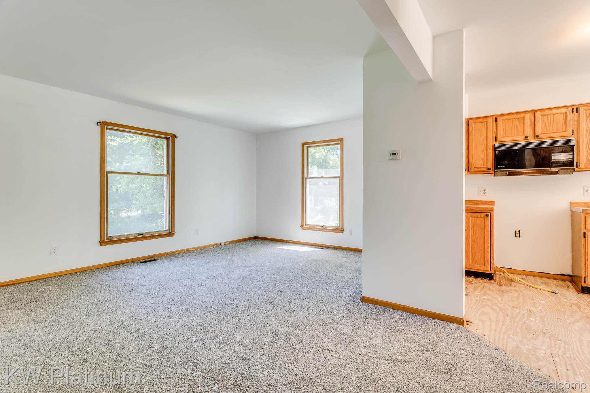 3661 Myrtle Road Fort Gratiot, MI 48059 - Photo 41 of 51 LR to Kitchen
