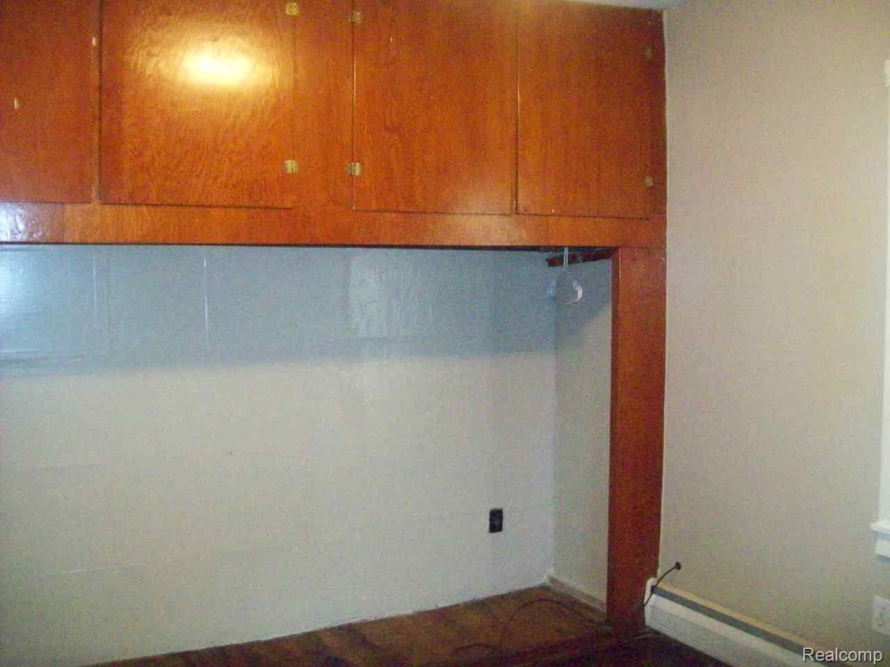 455 Jordon Road Pontiac, MI 48342 - Photo 7 of 17 PRIMARY BEDROOM