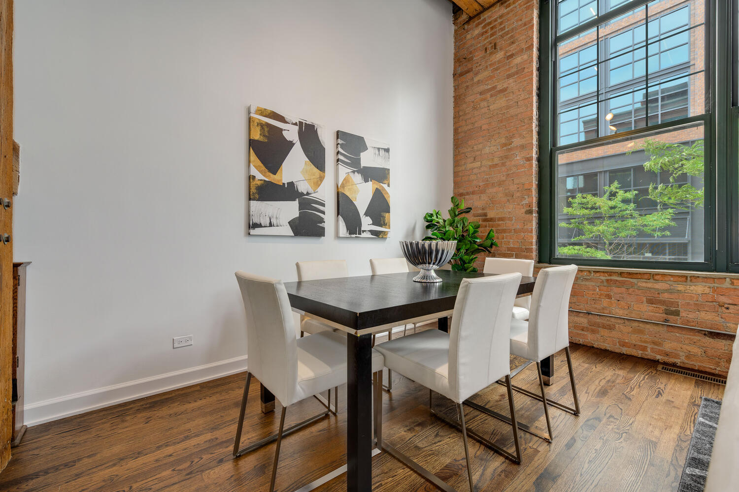 1000 West Washington Boulevard, Unit 148 Chicago, IL 60607 - Photo 11 of 29 a view of a livingroom with furniture and window