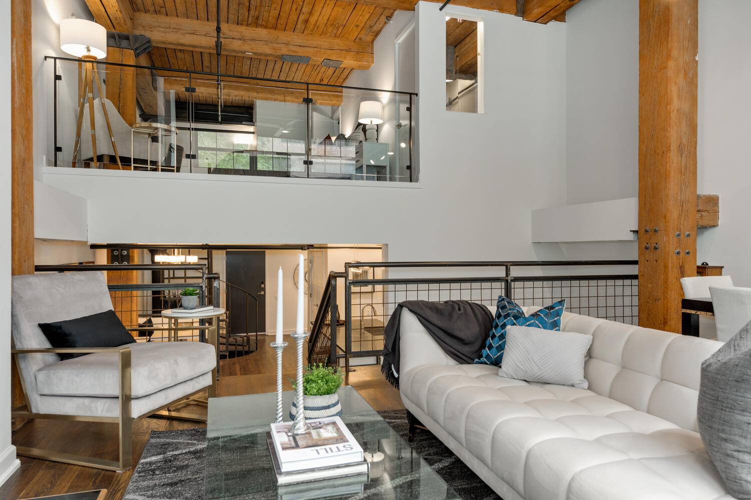 1000 West Washington Boulevard, Unit 148 Chicago, IL 60607 - Photo 13 of 29 a balcony with view of couch