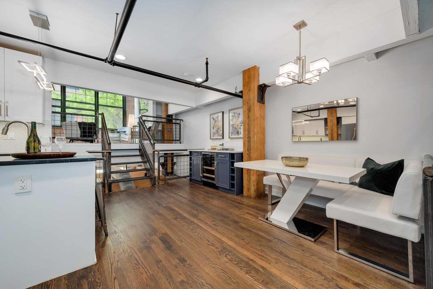 1000 West Washington Boulevard, Unit 148 Chicago, IL 60607 - Photo 3 of 29 a living room with furniture and a wooden floor