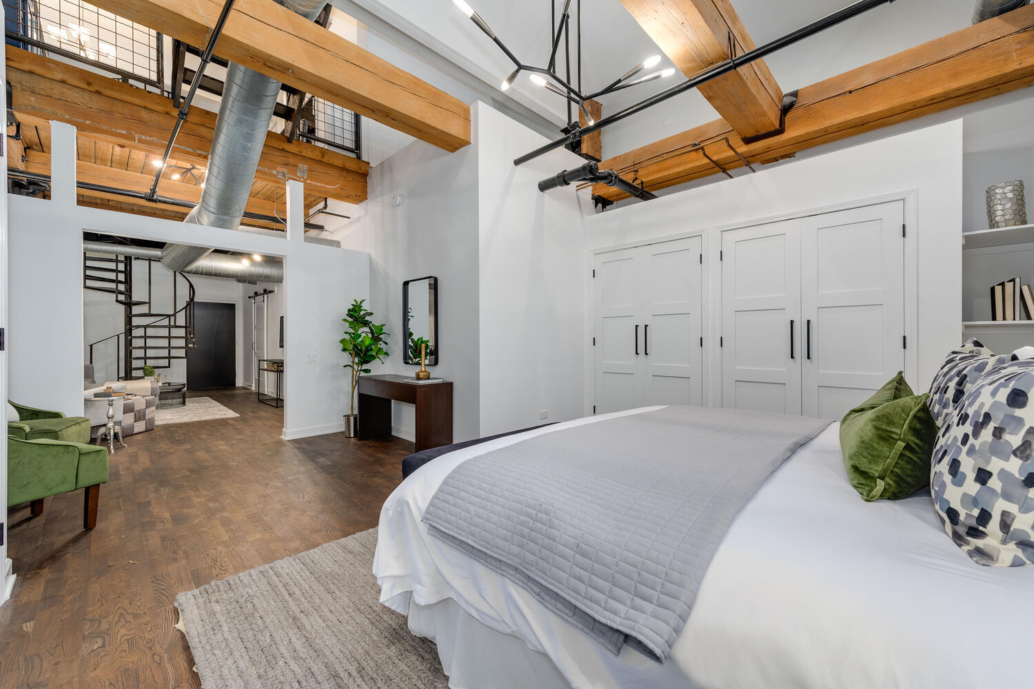 1000 West Washington Boulevard, Unit 148 Chicago, IL 60607 - Photo 23 of 29 a view of a house with a patio