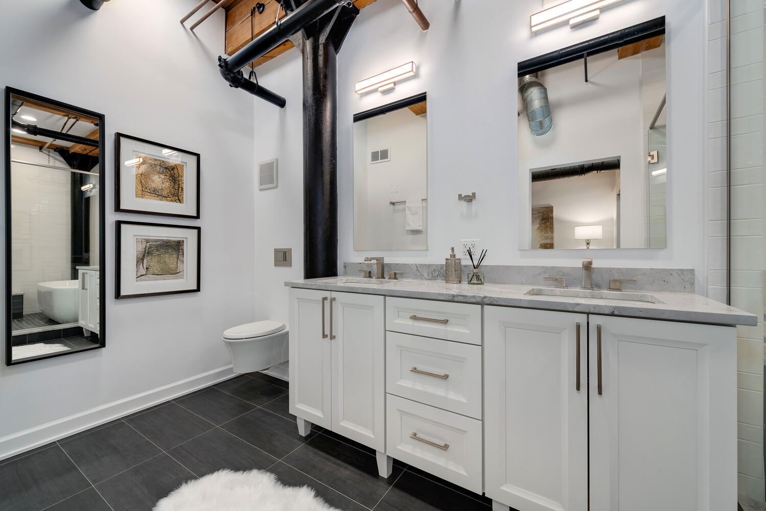 1000 West Washington Boulevard, Unit 148 Chicago, IL 60607 - Photo 24 of 29 a bathroom with mirror and a sink