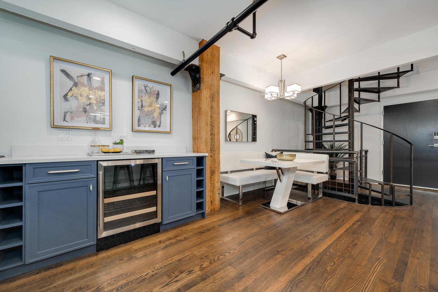 1000 West Washington Boulevard, Unit 148 Chicago, IL 60607 - Photo 8 of 29 a living room with furniture and wooden floor