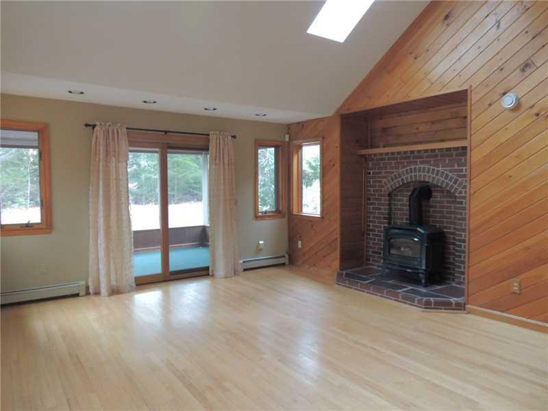 155 Ridgeview Drive Bangor, ME 04401 - Photo 6 of 34 Living Room.
