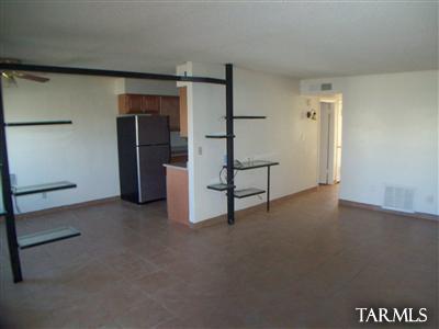 810 South Kolb Road, Unit 35 Tucson, AZ 85710 - Photo 5 of 9 Gallery Image 5