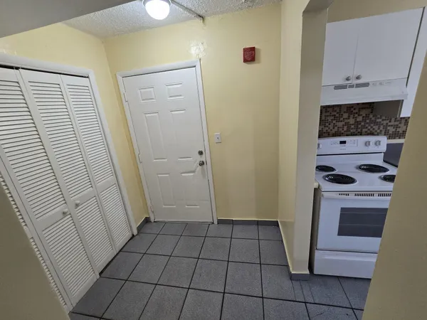 $1,800 | 13695 Northeast 3rd Court, Unit P16, North Miami, FL 33161