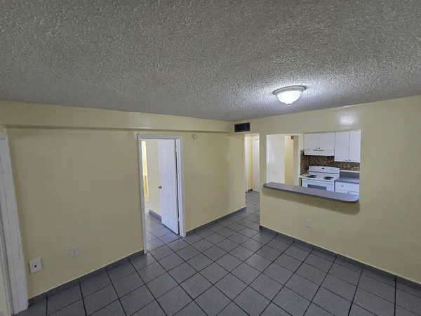 $1,800 | 13695 Northeast 3rd Court, Unit P16, North Miami, FL 33161