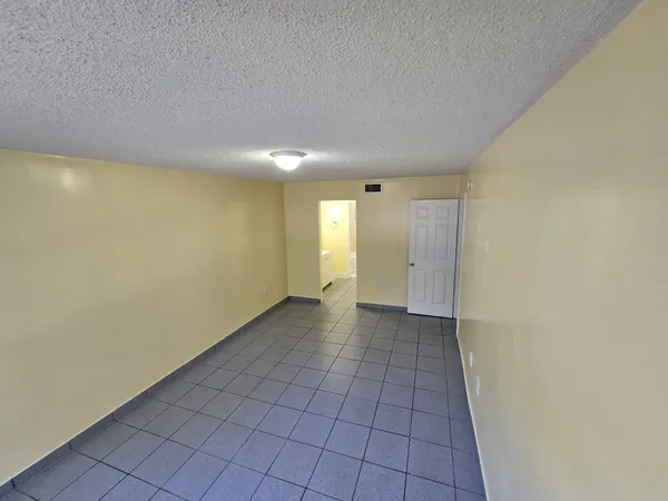 $1,800 | 13695 Northeast 3rd Court, Unit P16, North Miami, FL 33161