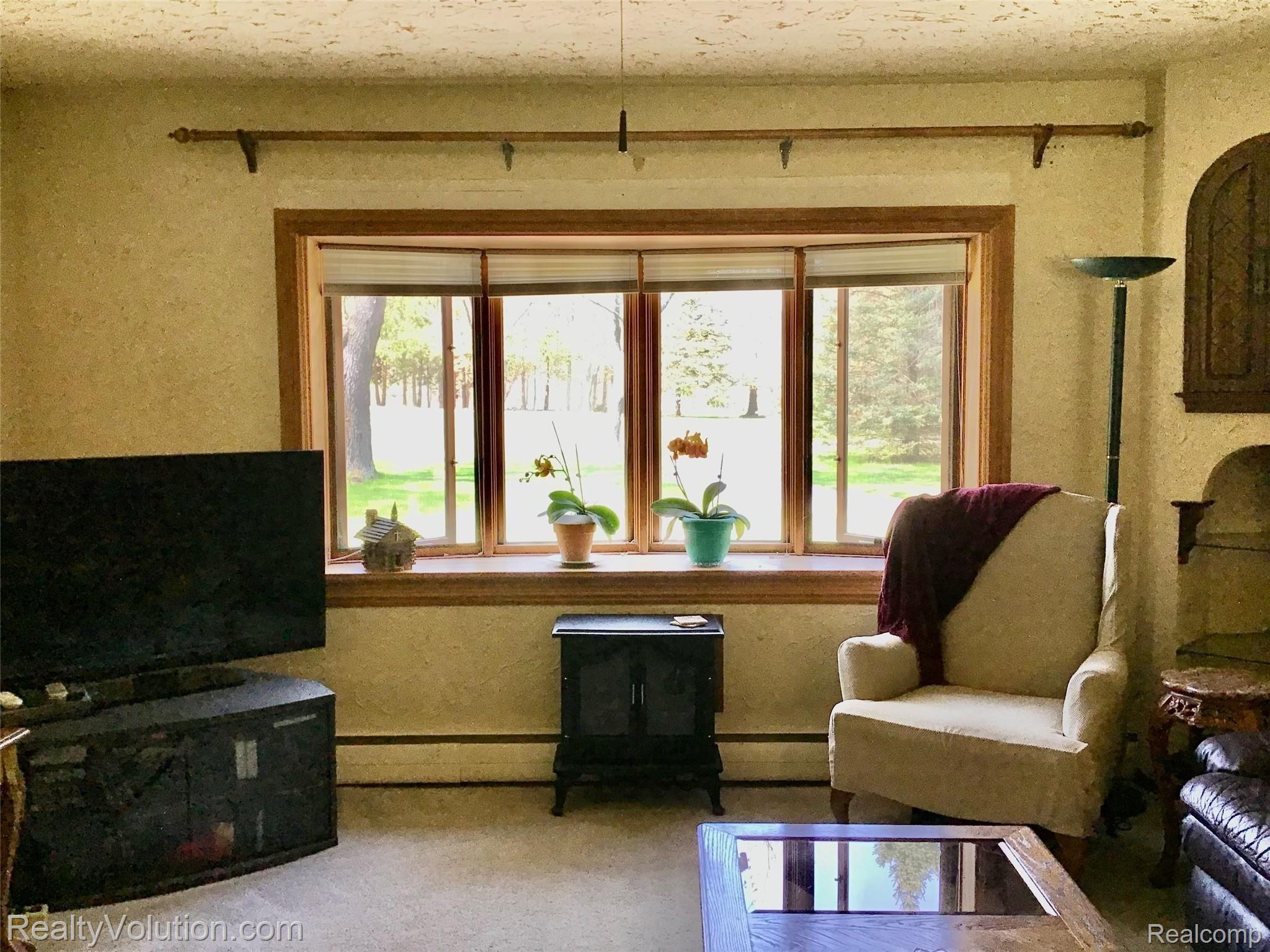 1707 North Livernois Road Rochester, MI 48306 - Photo 6 of 41 6534CCBB-EF60-4B17-9BE0-D5DD058B0F6A.jpeg