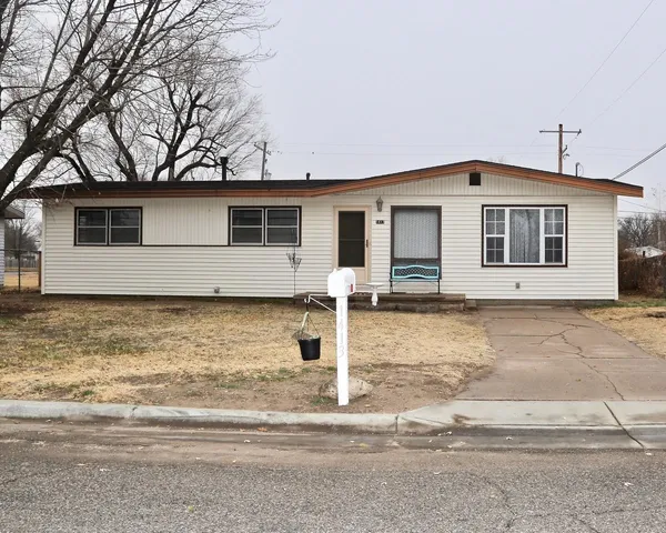 $150,000 | 1413 Eastland Drive, Hutchinson, KS 67501