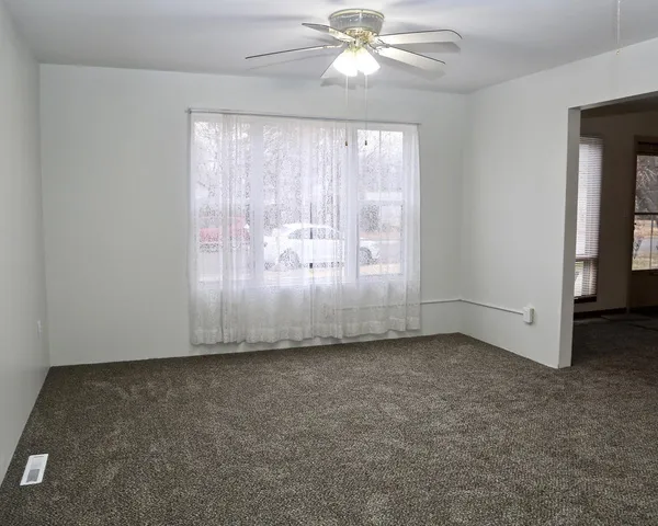 $150,000 | 1413 Eastland Drive, Hutchinson, KS 67501