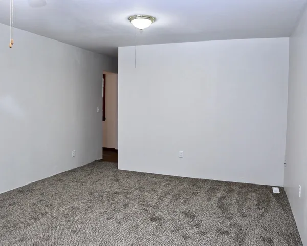 $150,000 | 1413 Eastland Drive, Hutchinson, KS 67501