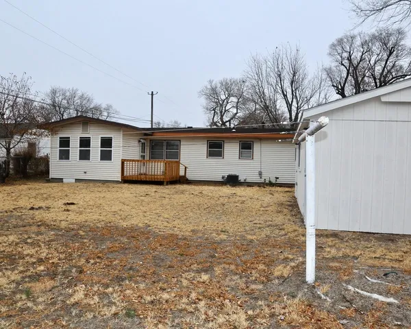 $150,000 | 1413 Eastland Drive, Hutchinson, KS 67501
