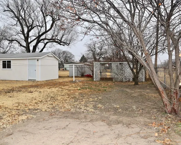 $150,000 | 1413 Eastland Drive, Hutchinson, KS 67501
