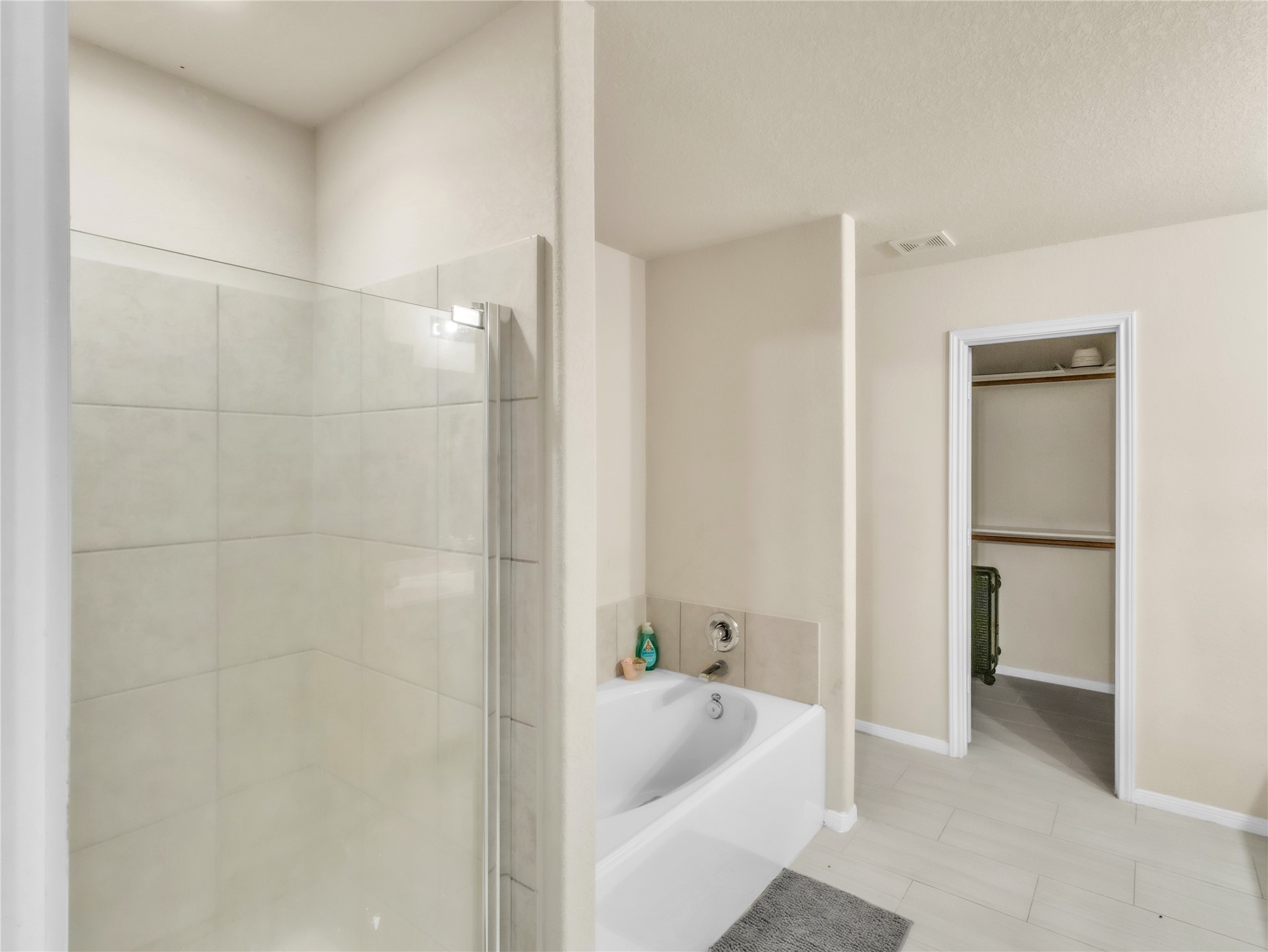 10515 Ince Lane Houston, TX 77040 - Photo 14 of 31 Primary bathroom 1