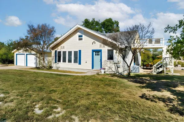 $689,500 | 1025 Lakeshore Drive, Spicewood, TX 78669