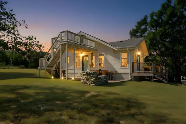 $689,500 | 1025 Lakeshore Drive, Spicewood, TX 78669