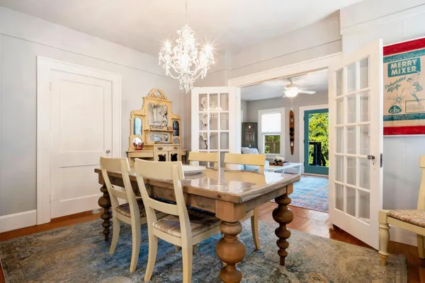 $689,500 | 1025 Lakeshore Drive, Spicewood, TX 78669