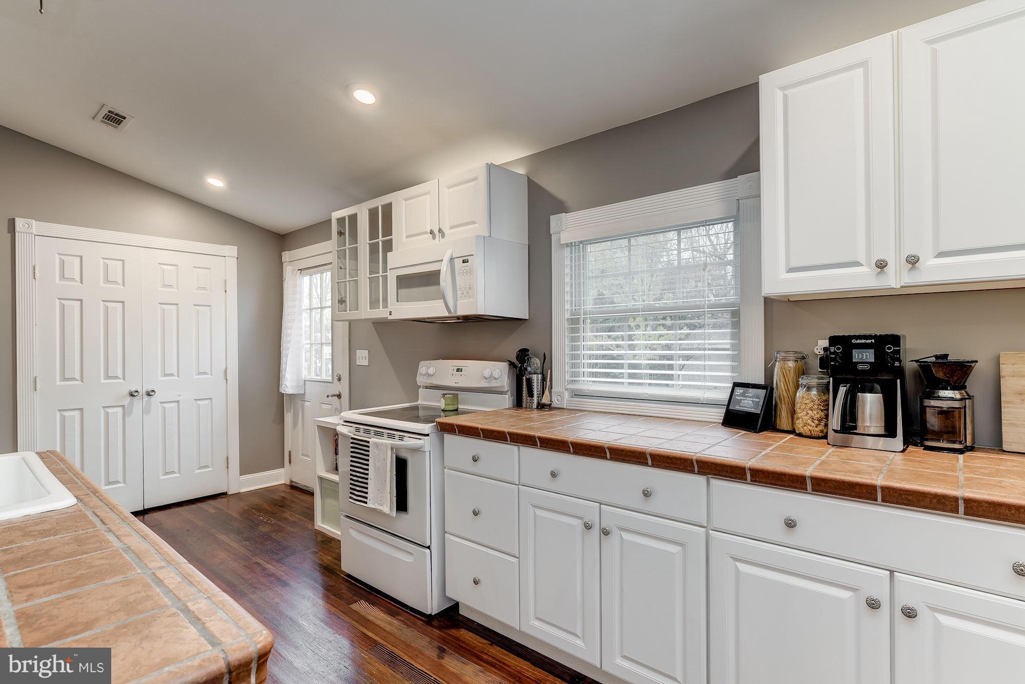 229 Lake Road Pasadena, MD 21122 - Photo 7 of 38 Kitchen