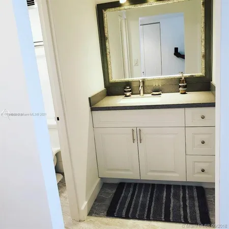 $2,600 | 100 Lincoln Road, Unit 707, Miami Beach, FL 33139