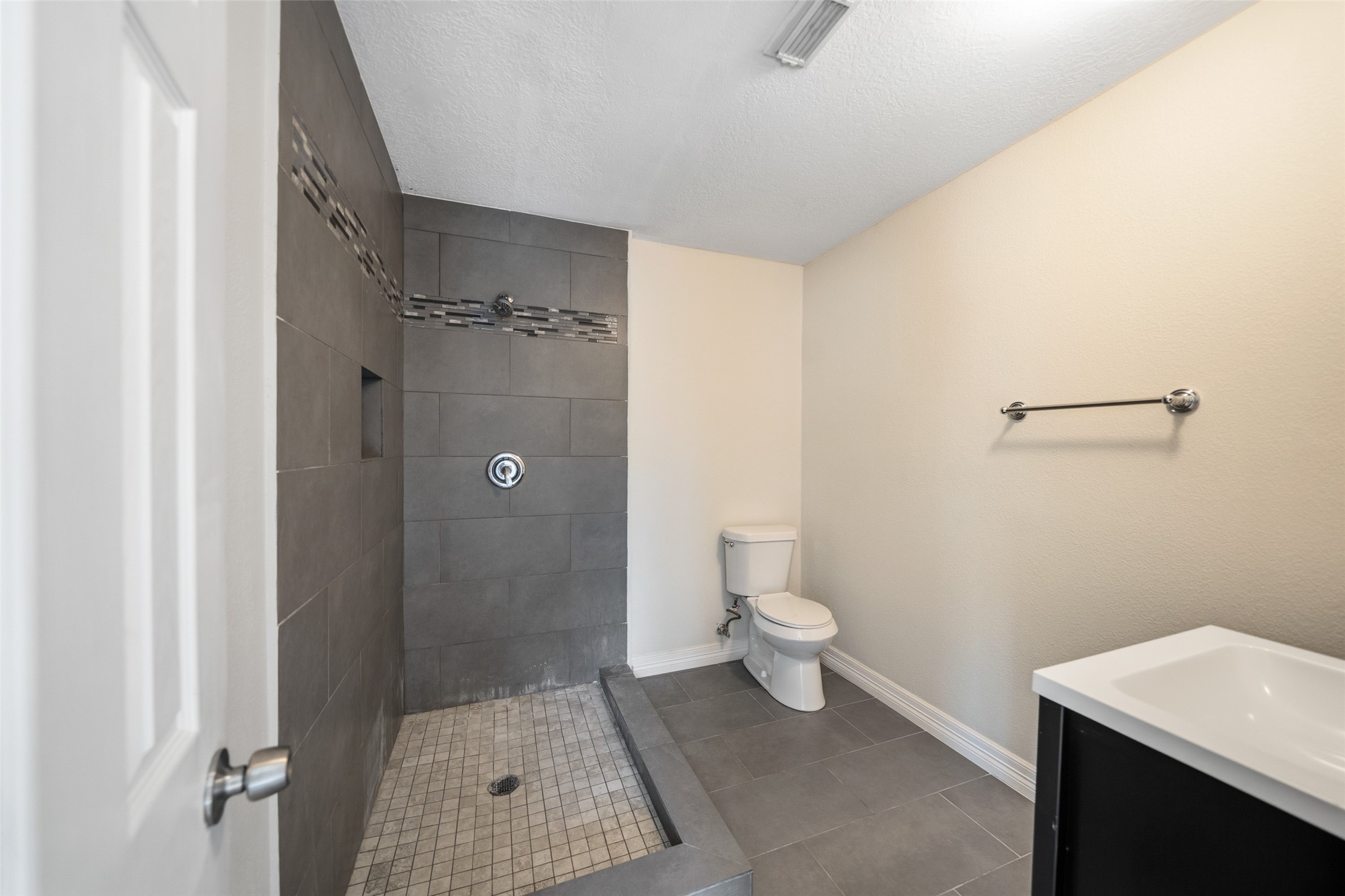 29627 Spring Forest Drive Spring, TX 77386 - Photo 28 of 29 Full Bath in garage apartment.