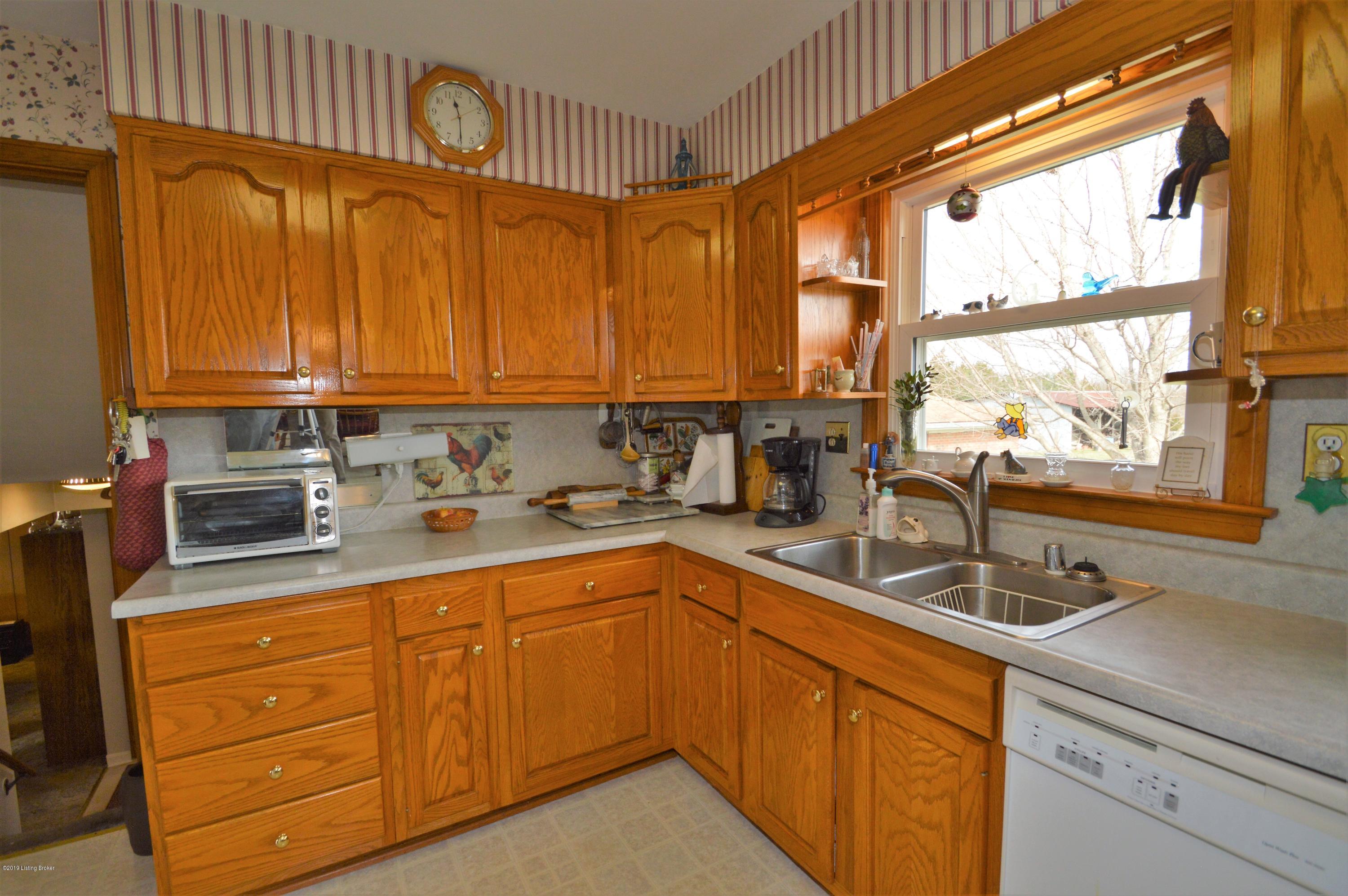 9803 Fairmount Road Louisville, KY 40291 - Photo 14 of 50 DSC_0021 (2)