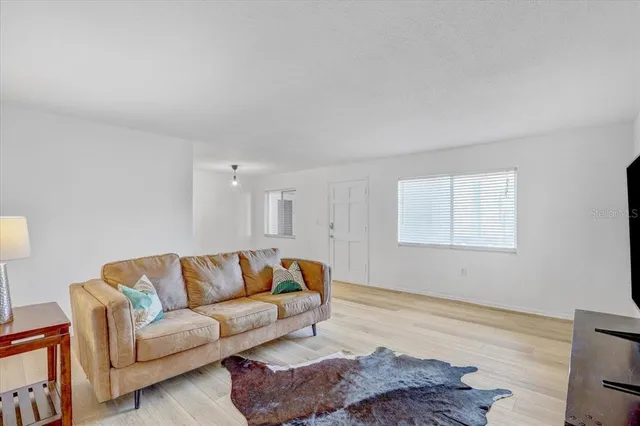 $1,800 | 350 79th Avenue North, Unit 204, St. Petersburg, FL 33702