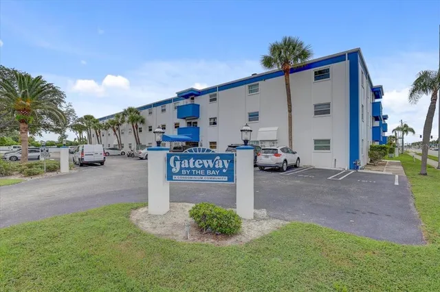 $1,800 | 350 79th Avenue North, Unit 204, St. Petersburg, FL 33702