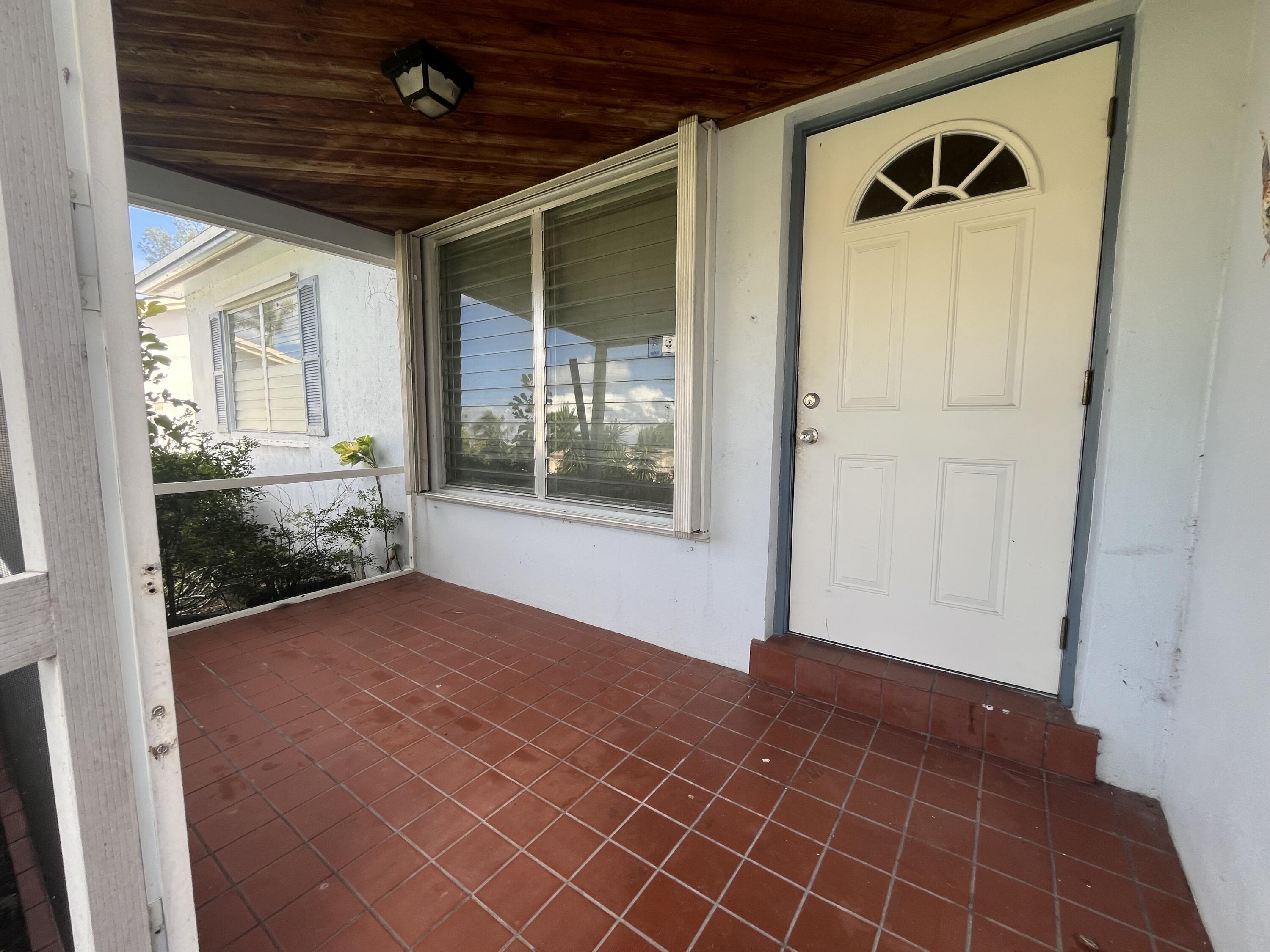 334 Anderson Road Lantana, FL 33462 - Photo 4 of 21 IMG_0652