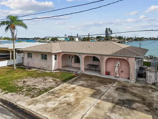 $850,000 | 247 144th Avenue, Madeira Beach, FL 33708
