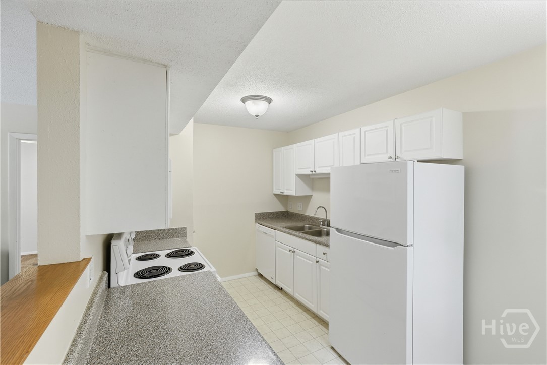 401 North Cromwell Road, Unit D2 Savannah, GA 31410 - Photo 5 of 21