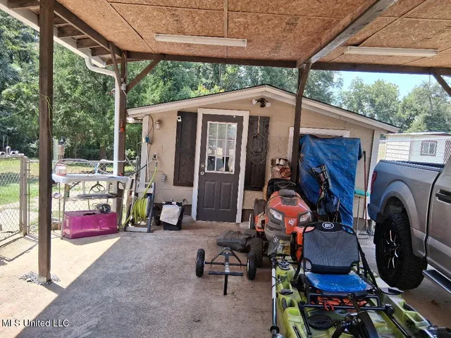 $99,900 | 405 Oakland Drive, Natchez, MS 39120