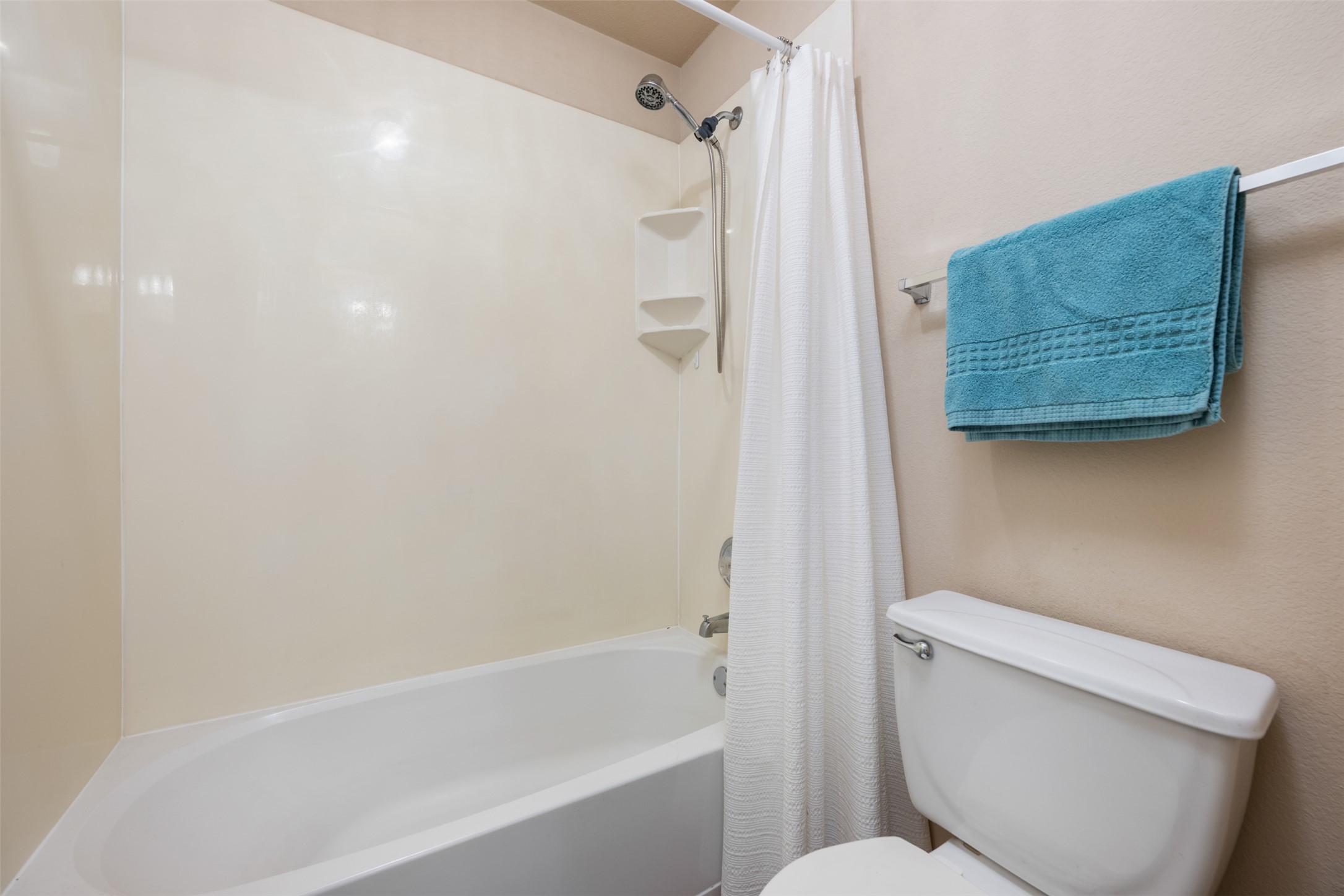 18300 Shallow Pool Drive Pflugerville, TX 78660 - Photo 31 of 40 a white toilet sitting next to a bath tub