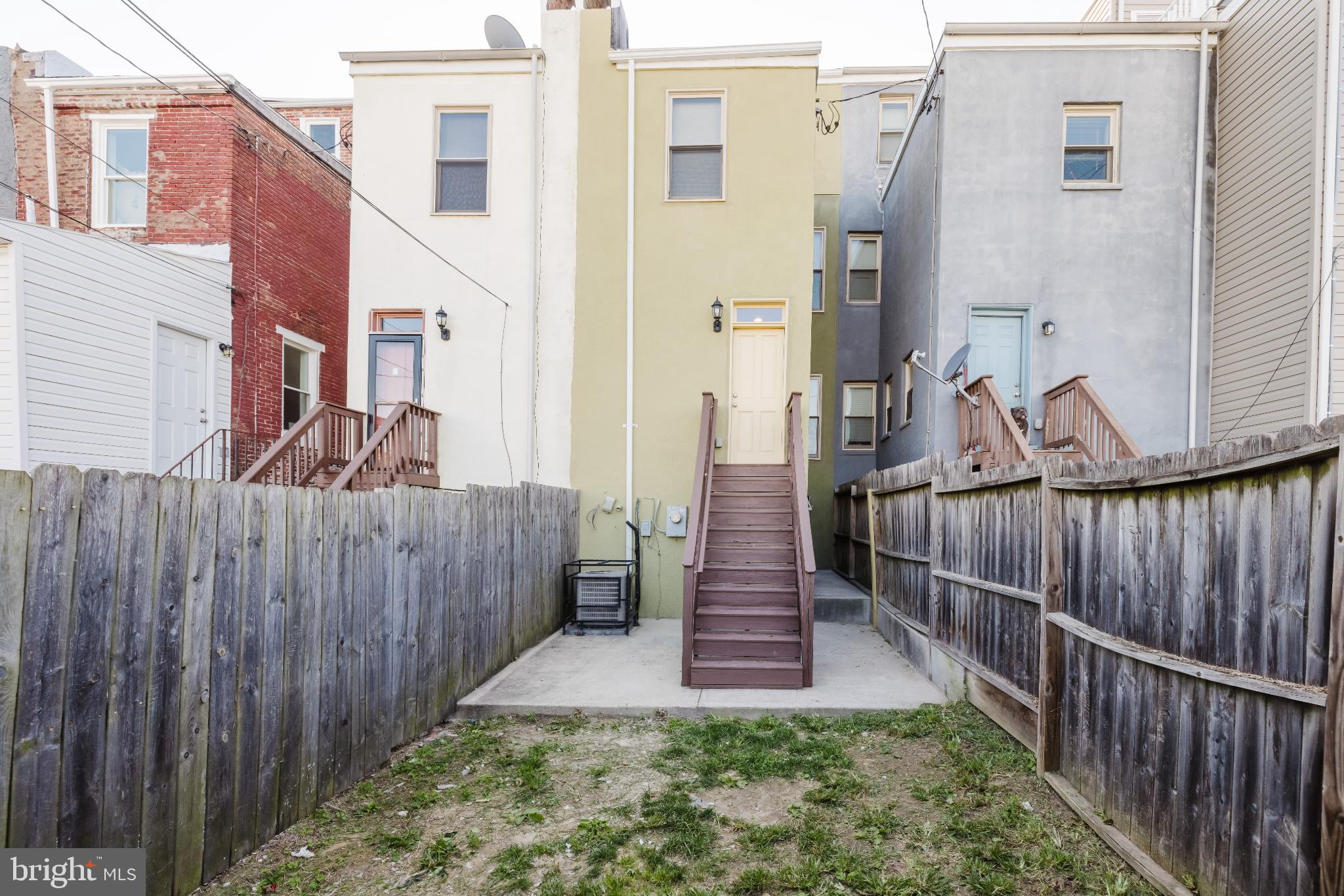 1237 North Broadway Baltimore, MD 21213 - Photo 24 of 25 Fully fenced backyard