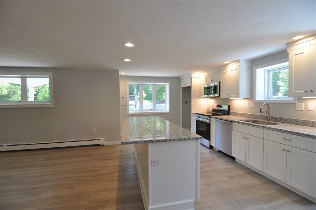 107 Warren Road Townsend, MA 01469 - Photo 4 of 37