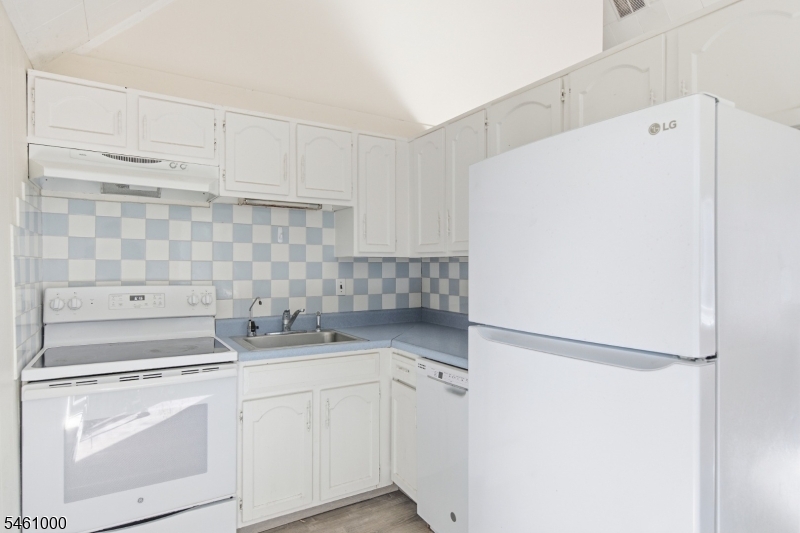 7 Winding Hill Road Vernon, NJ 07462 - Photo 10 of 31 Gallery Image 10