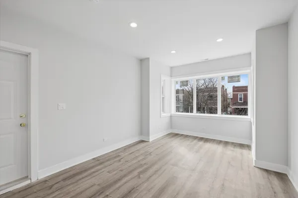 $3,200 | 4044 West Kamerling Avenue, Unit 1, Chicago, IL 60651
