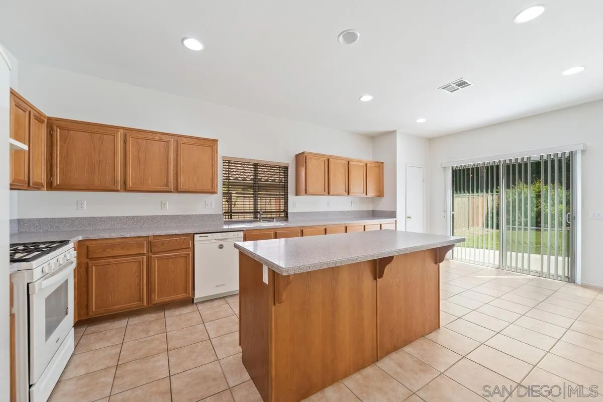 33095 Vermont Road Temecula, CA 92592 - Photo 5 of 22 Gallery Image 5
