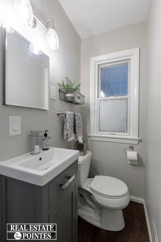 1901 Severn Road Grosse Pointe Woods, MI 48236 - Photo 19 of 37