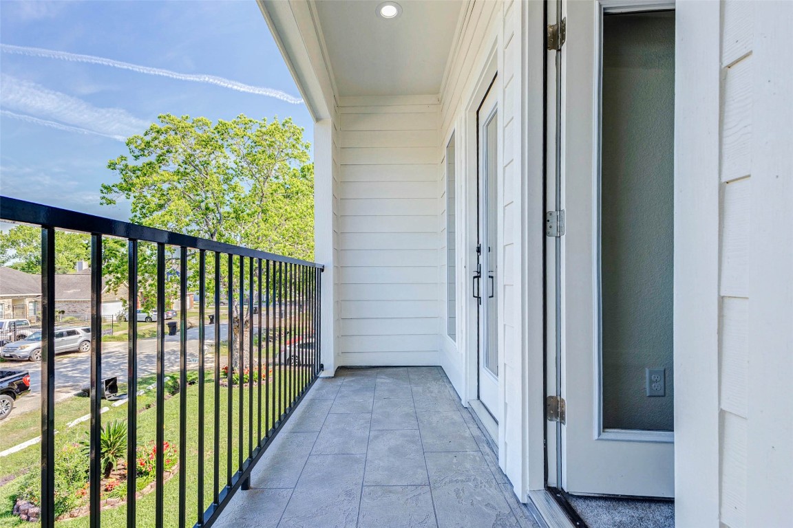 7115 England Street, Unit B Houston, TX 77021 - Photo 14 of 19 The second-story balcony is finished with durable stone-patterned tiling and a secure wrought-iron safety railing.