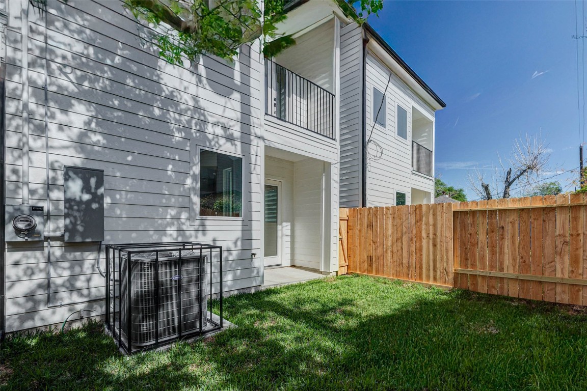 7115 England Street, Unit B Houston, TX 77021 - Photo 18 of 19 The private backyard provides a manageable lawn space enclosed by a sturdy wooden privacy fence.