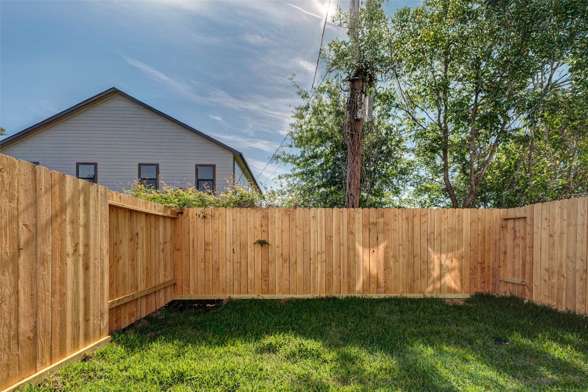7115 England Street, Unit B Houston, TX 77021 - Photo 19 of 19 A fully fenced outdoor area offers a secure and low-maintenance retreat at the rear of the home.
