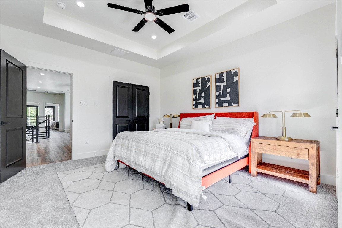 7115 England Street, Unit B Houston, TX 77021 - Photo 8 of 19 Clean lines and a neutral palette define the bedroom, which includes a modern ceiling fan and large walk-in closet.