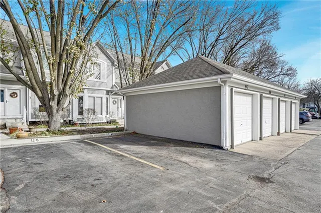 $250,000 | 13800 West 58th Terrace, Shawnee, KS 66216